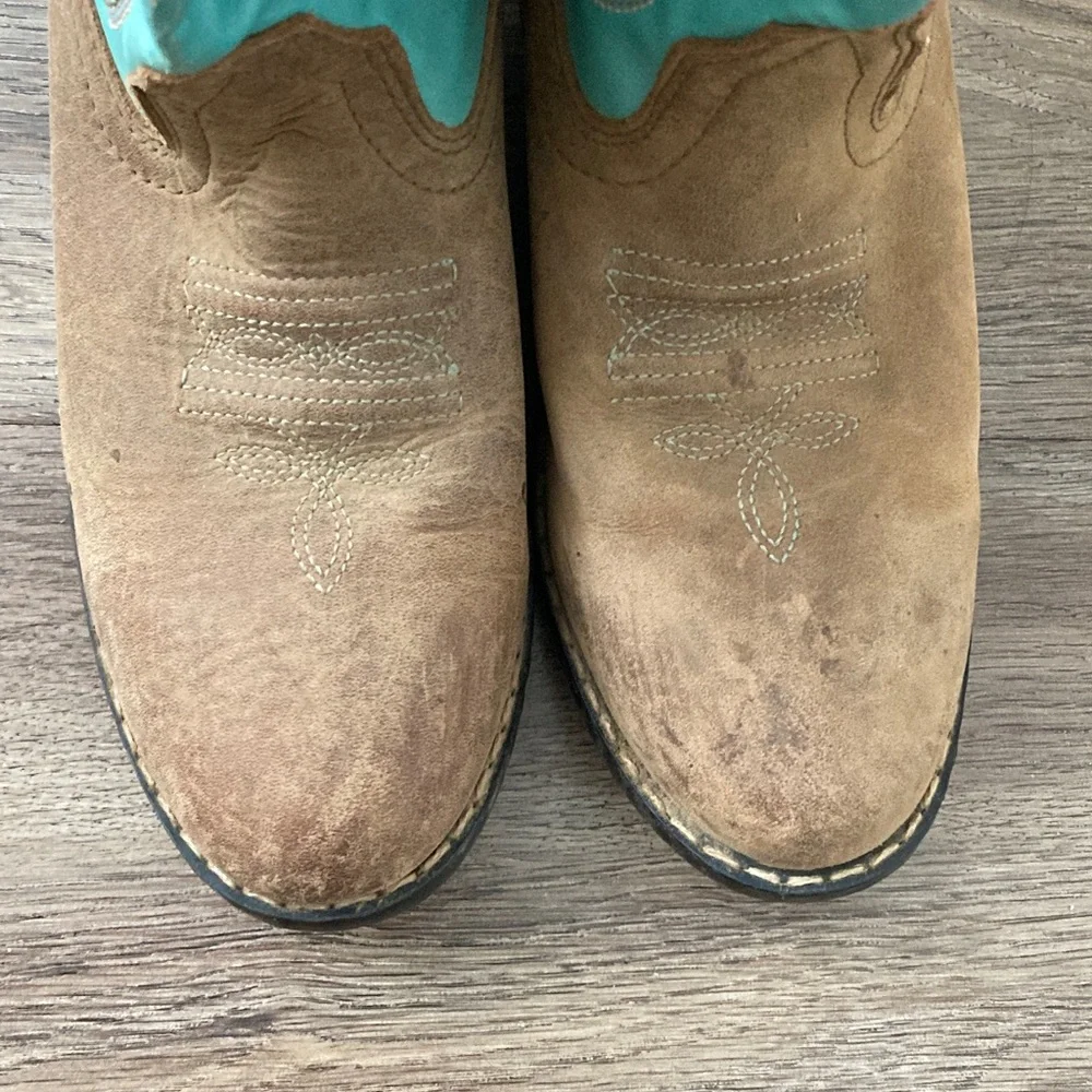 Shyanne Turquoise and Tan Western Boots Sz 4